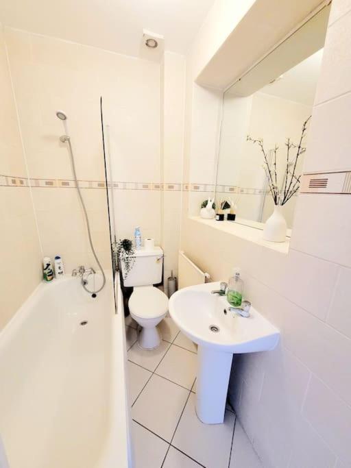One Bedroom Apartment With A Terrace In Angel London Exterior photo